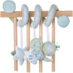 Saro spirale avec hochet de fête dans la jungle