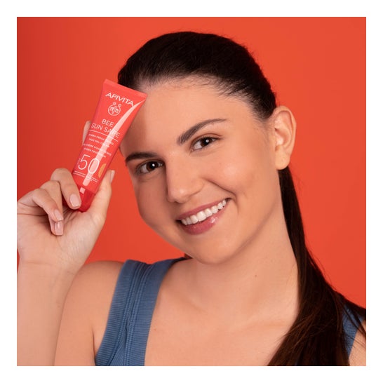 Apivita Bee Sun Safe Hydra Fresh Gel-Crème Visage Teinté SPF50 50 ml